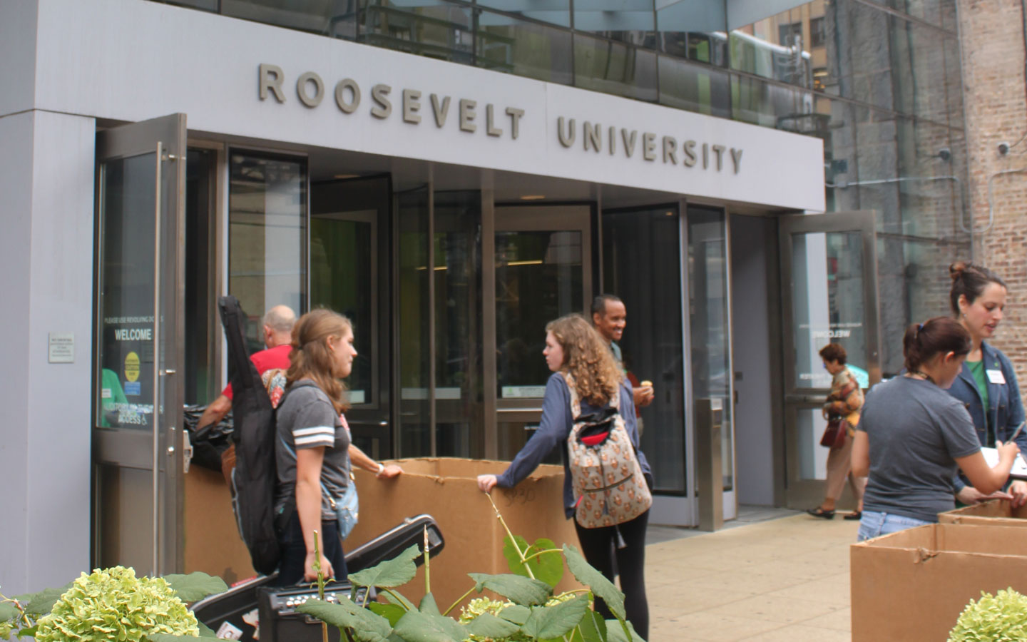 students on move-in day