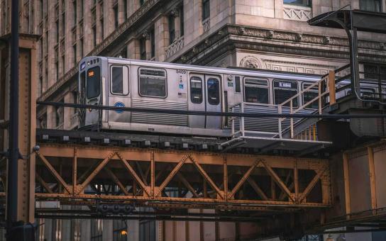 Elevated training passing in between buildings near Roosevelt University's downtown campus.