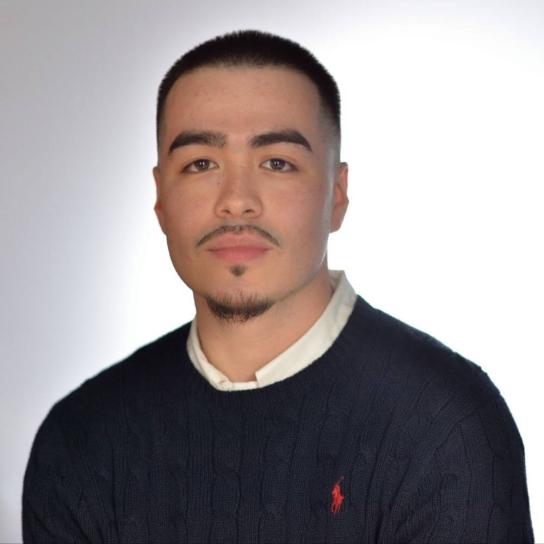 Student Helder Perez-Viera, MBA ‘27 CCPA Alumnus & MBA Candidate, wearing a navy blue sweater over a white collared shirt
