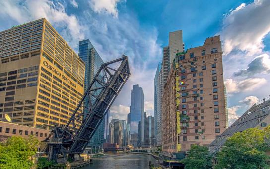 Bridge in downtown over Chicago river