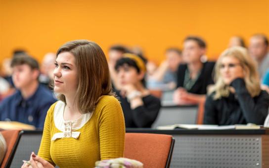 classroom-group-of-students