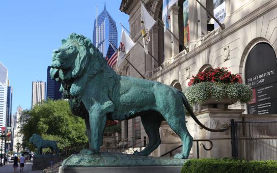 Lion statue outside of Art Institute